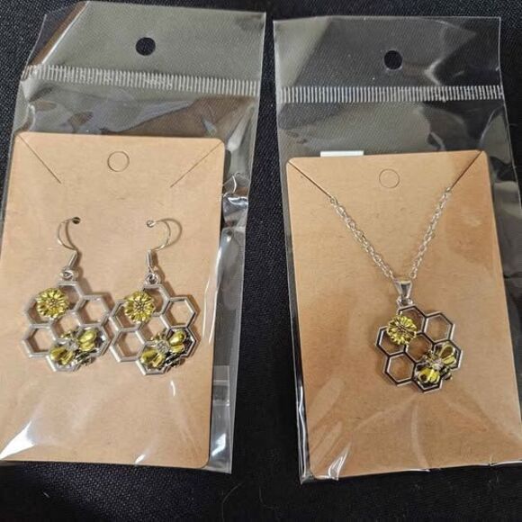 🍂NWT Bee Earrings and Necklace SET Silver and Gold tone - Picture 1 of 2